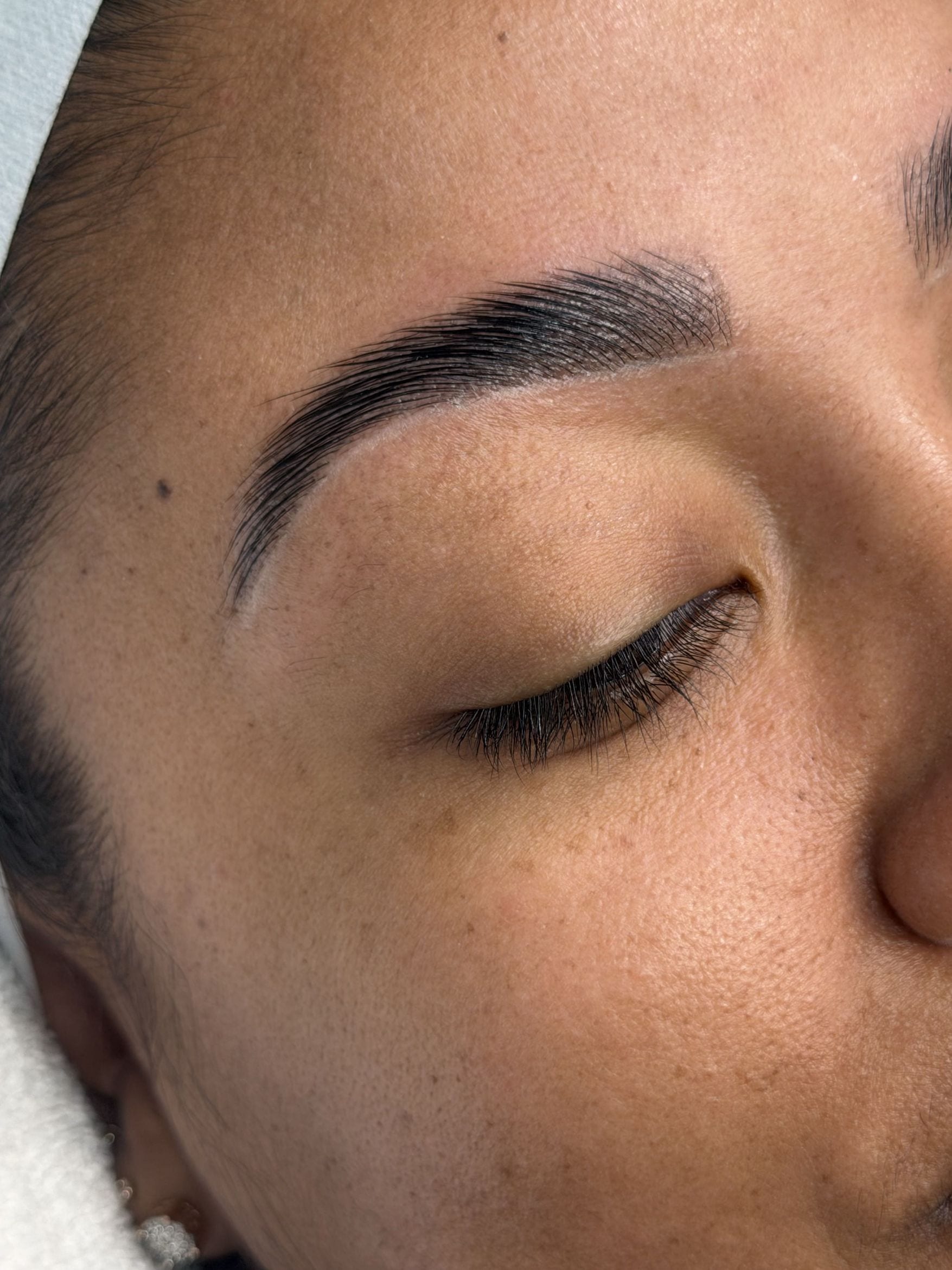 Laminated brow with the eye closed