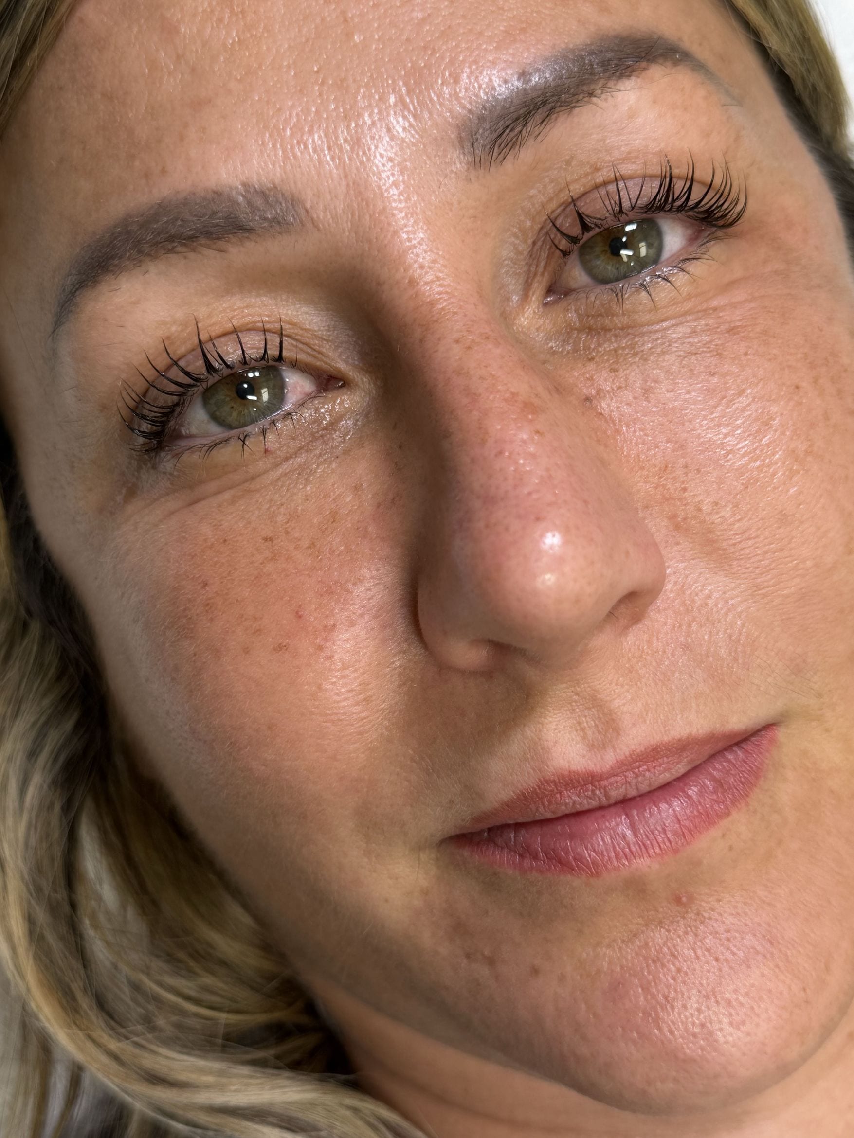 Close-up of lifted natural lashes after a lash lift